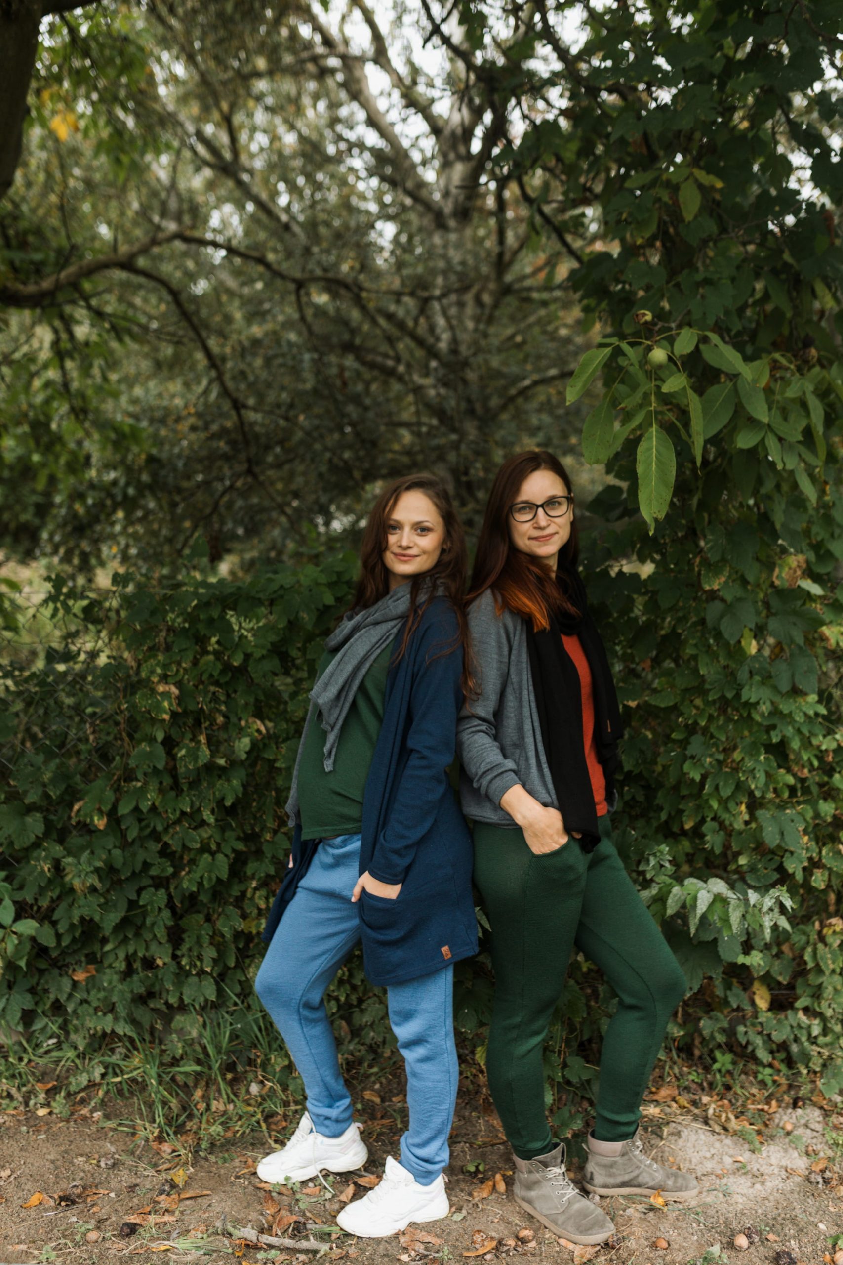 4S6A3711 Duży szal z cienkiej wełny merino CEGLANA CZERWIEŃ - obrazek 7