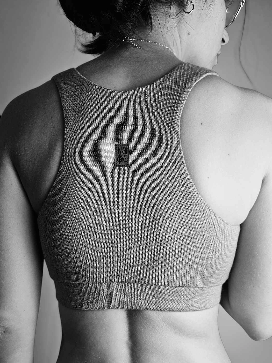 biustonosz model Biustonosz kopertowy z wełny merino - na wymiar - obrazek 3