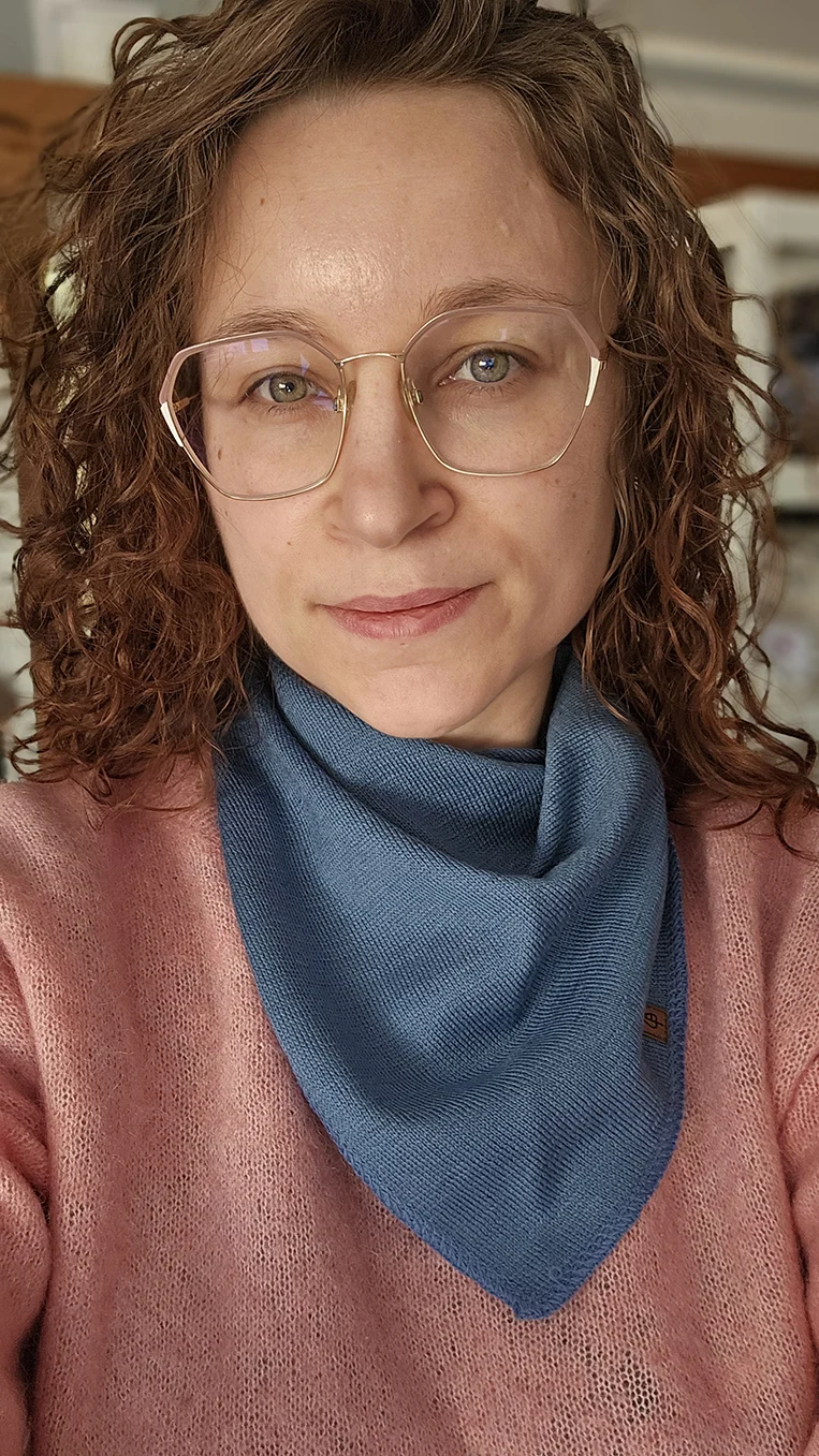 chustka model Trójkątna grubsza chustka z wełny merino - dowolny kolor - obrazek 2